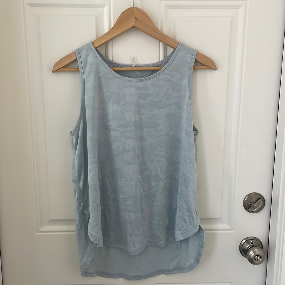 Athletic tee